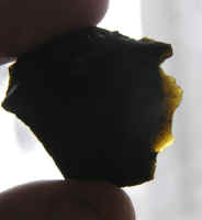 Фрагмент Северного метеорита. Характерный цвет в тонком слое